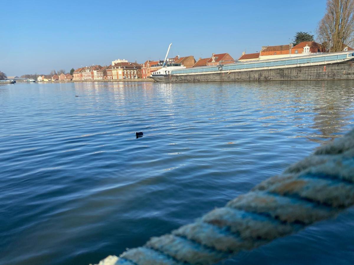 Peniche "Louise Michel" Sejournez Dans L'Appartement Du Capitaine, Offrez Vous Une Experience Inoubliable Au Fil De L'Eau 杜埃 外观 照片