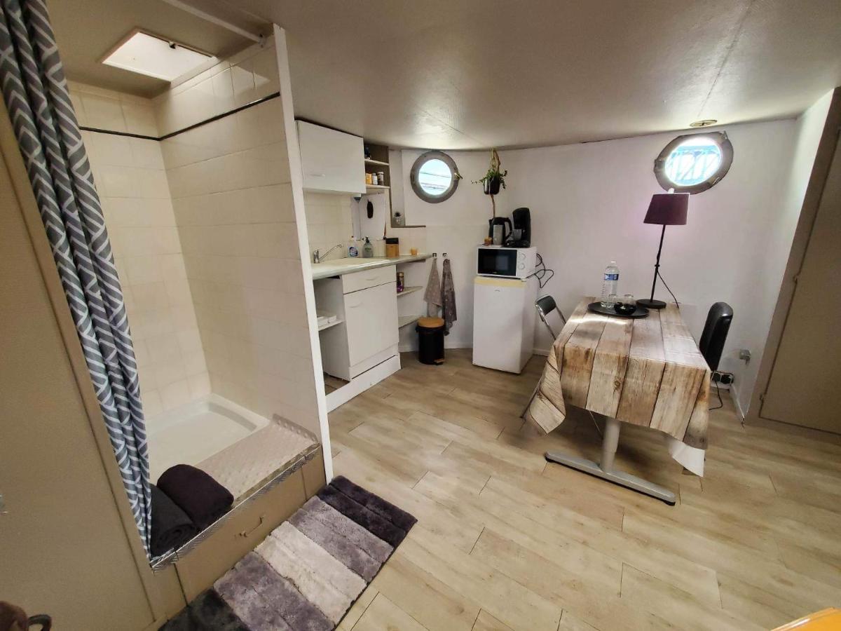 Peniche "Louise Michel" Sejournez Dans L'Appartement Du Capitaine, Offrez Vous Une Experience Inoubliable Au Fil De L'Eau 杜埃 外观 照片